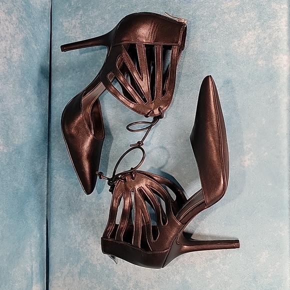 💛4 Inch BCBGeneration Stilletto Heels with Ankle Straps and Rear Zippers - Picture 3 of 10